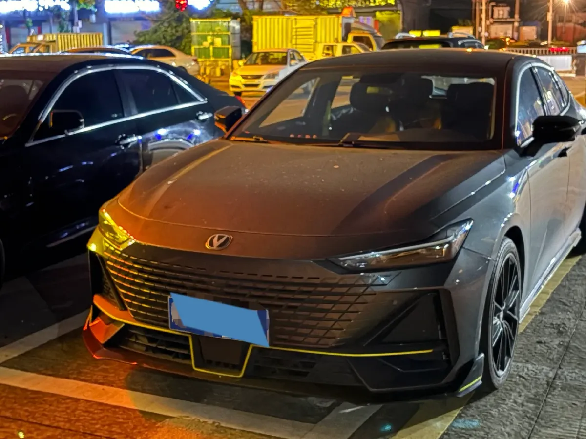 2022 ChangAn UNI-V 1.5T 188HP L4 7DCT,autocango,china used car exporter,china ev exporter,chinese used car exporter,chinese used ev exporter