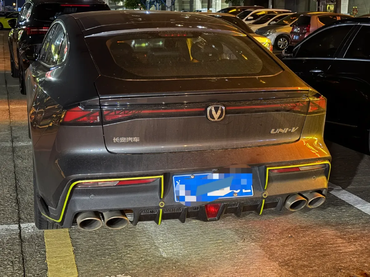 2022 ChangAn UNI-V 1.5T 188HP L4 7DCT,autocango,china used car exporter,china ev exporter,chinese used car exporter,chinese used ev exporter