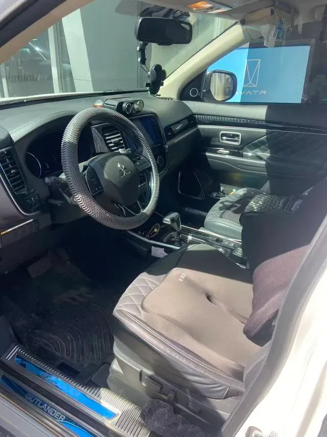 2021 Mitsubishi Outlander 2.4L 192HP L4 CVT,autocango,china used car exporter,china ev exporter,chinese used car exporter,chinese used ev exporter