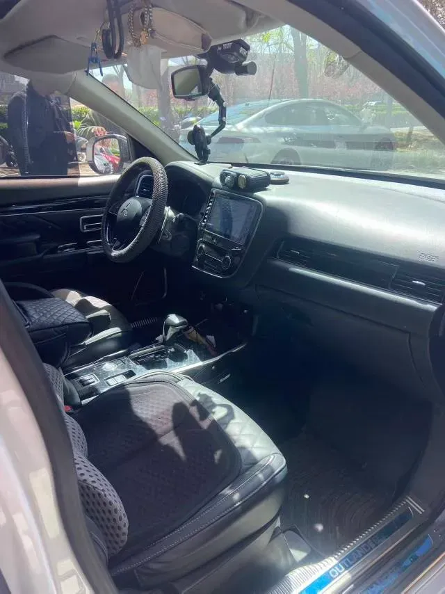 2021 Mitsubishi Outlander 2.4L 192HP L4 CVT,autocango,china used car exporter,china ev exporter,chinese used car exporter,chinese used ev exporter