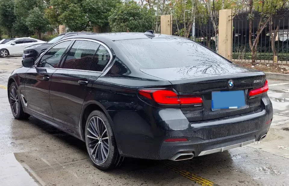 2022 BMW 5 Series 2.0T 252HP L4 8AT,autocango,china used car exporter,china ev exporter,chinese used car exporter,chinese used ev exporter