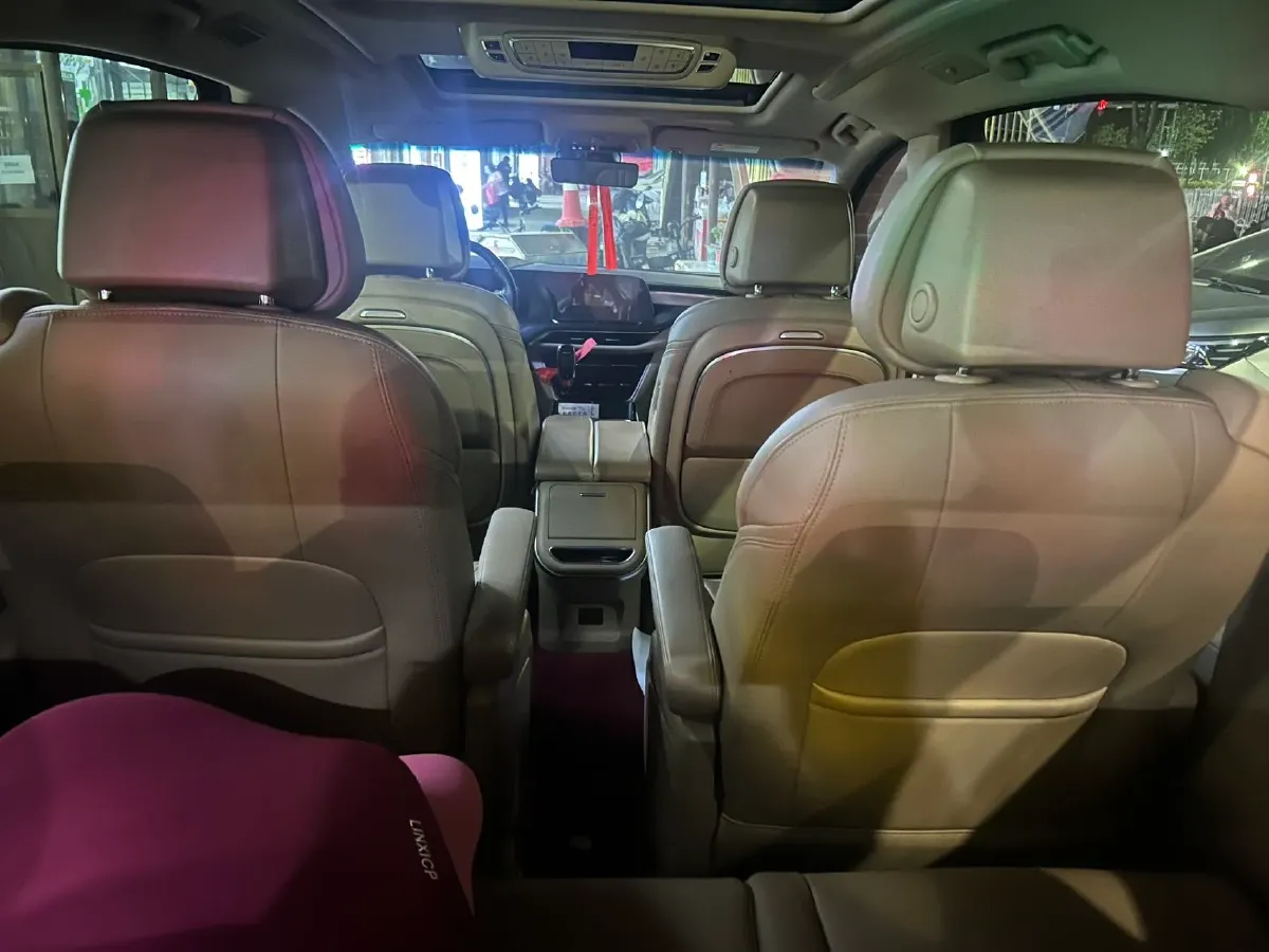 2021 Buick GL8 2.0T 237HP L4 9AT,autocango,china used car exporter,china ev exporter,chinese used car exporter,chinese used ev exporter