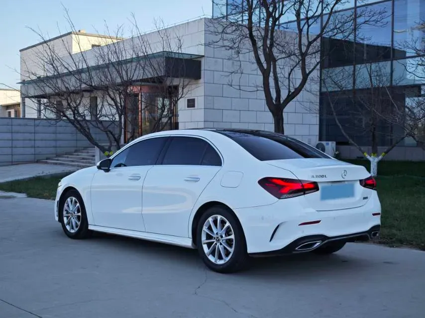 2021 Mercedes-Benz A Class 1.3T 163HP L4 7DCT,autocango,china used car exporter,china ev exporter,chinese used car exporter,chinese used ev exporter