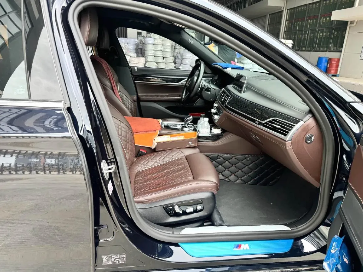 2021 BMW 7 Series 3.0T 340HP L6 8AT,autocango,china used car exporter,china ev exporter,chinese used car exporter,chinese used ev exporter