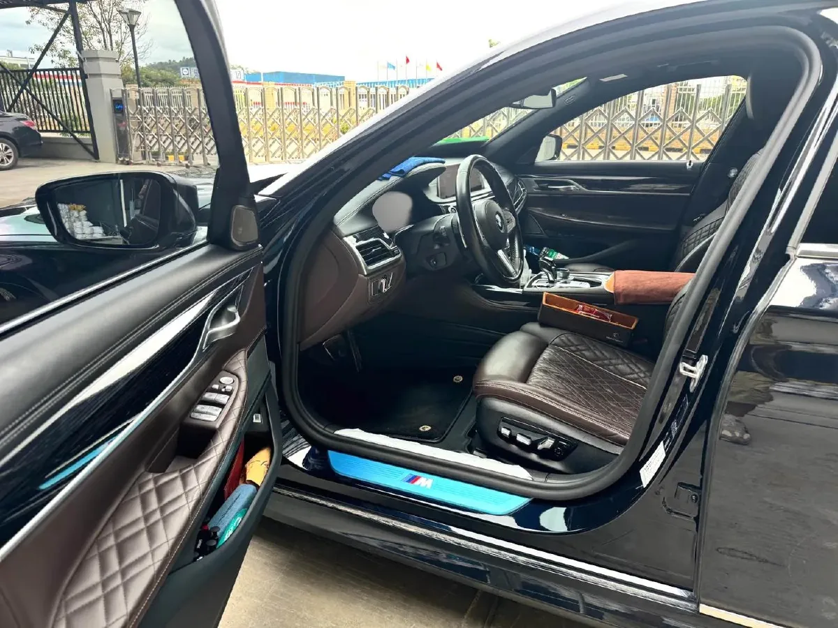 2021 BMW 7 Series 3.0T 340HP L6 8AT,autocango,china used car exporter,china ev exporter,chinese used car exporter,chinese used ev exporter