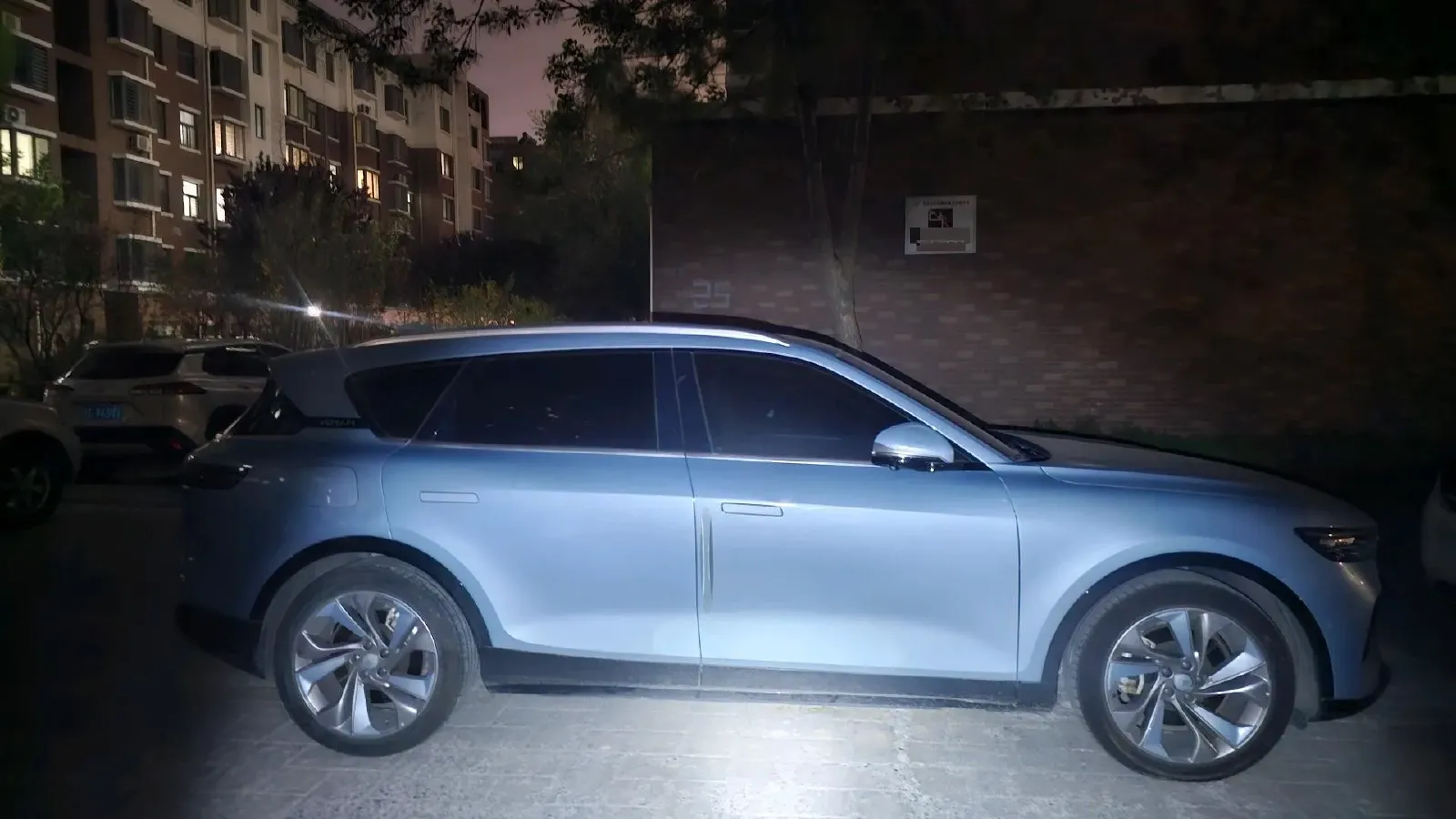 2021 Voyah FREE Range Extended 109HP REEV 33KWH,autocango,china used car exporter,china ev exporter,chinese used car exporter,chinese used ev exporter