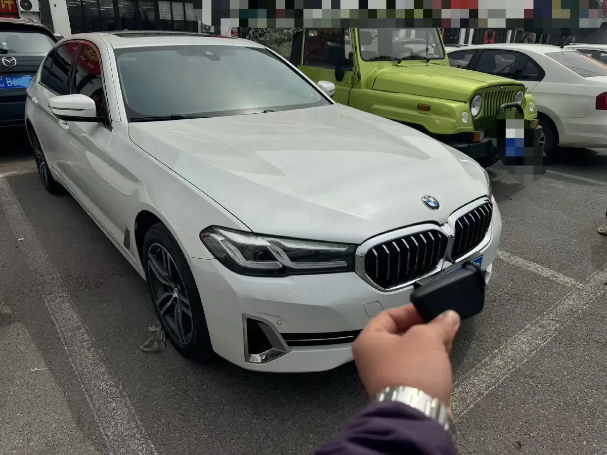 2022 BMW 5 Series 2.0T 252HP L4 8AT,autocango,china used car exporter,china ev exporter,chinese used car exporter,chinese used ev exporter