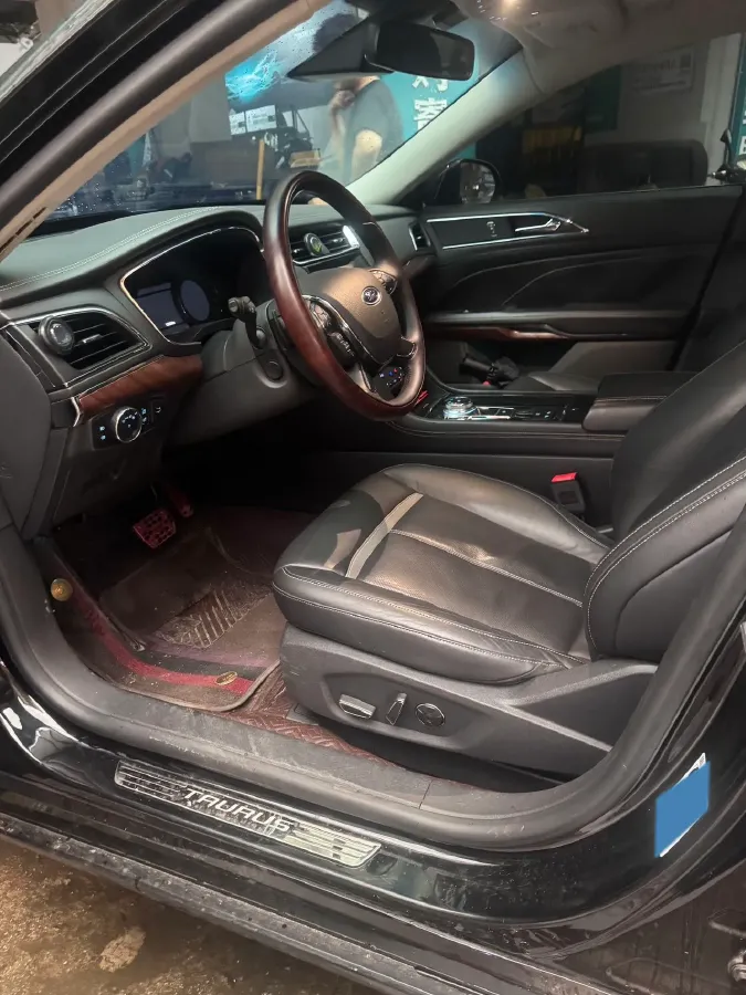 2017 Ford Taurus 2.7T 329HP V6 6AT,autocango,china used car exporter,china ev exporter,chinese used car exporter,chinese used ev exporter