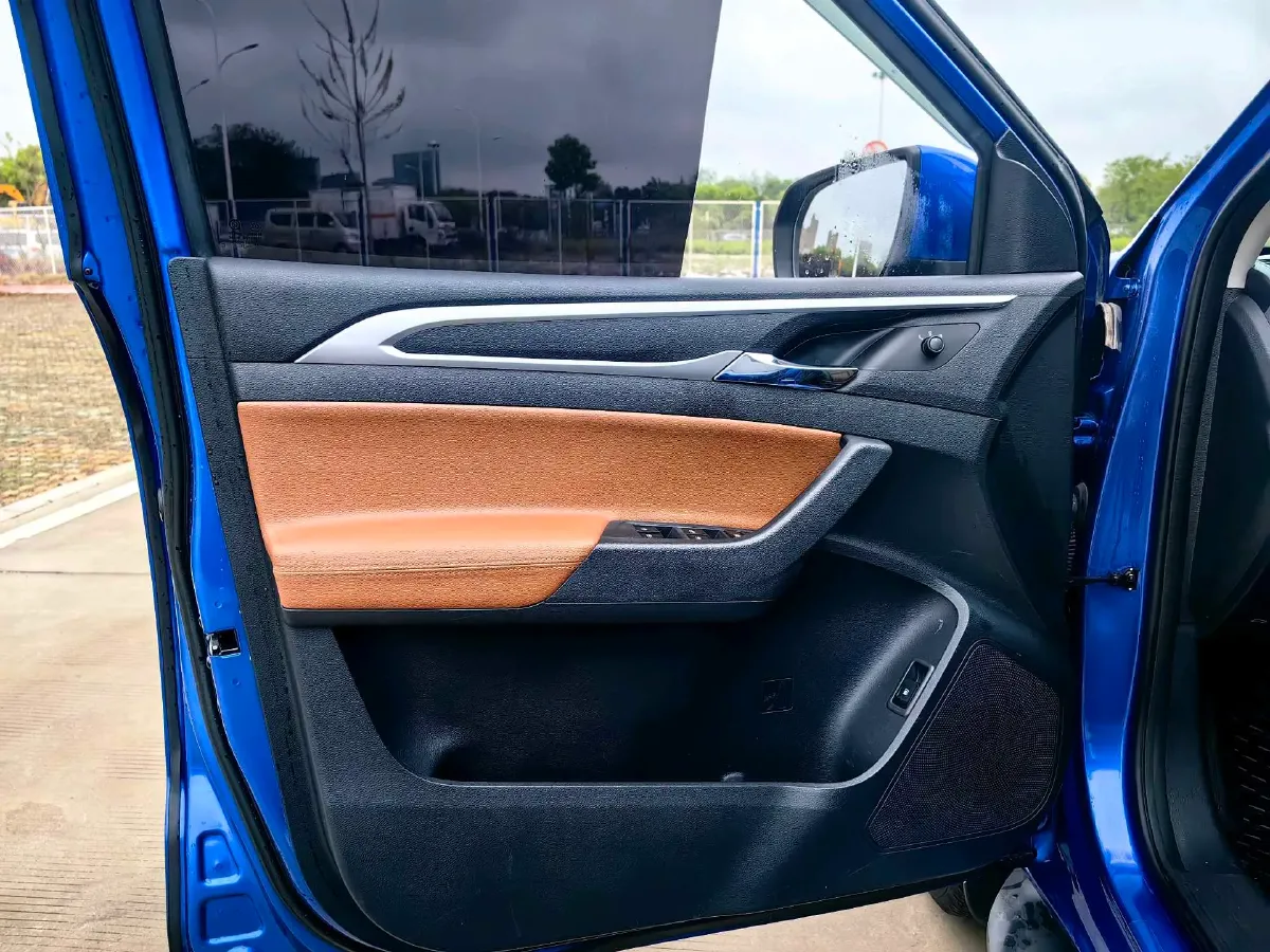 2021 MAXUS T70 2.0T 163HP L4 6AT,autocango,china used car exporter,china ev exporter,chinese used car exporter,chinese used ev exporter