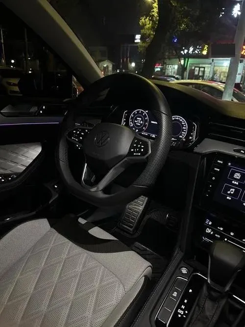 2025 Volkswagen Magotan 2.0T 186HP L4 7DCT,autocango,china used car exporter,china ev exporter,chinese used car exporter,chinese used ev exporter