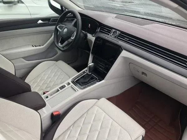 2025 Volkswagen Magotan 2.0T 186HP L4 7DCT,autocango,china used car exporter,china ev exporter,chinese used car exporter,chinese used ev exporter