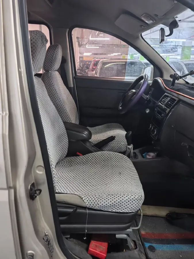 2016 WuLing RongGuang V 1.5L 112HP L4 5MT,autocango,china used car exporter,china ev exporter,chinese used car exporter,chinese used ev exporter