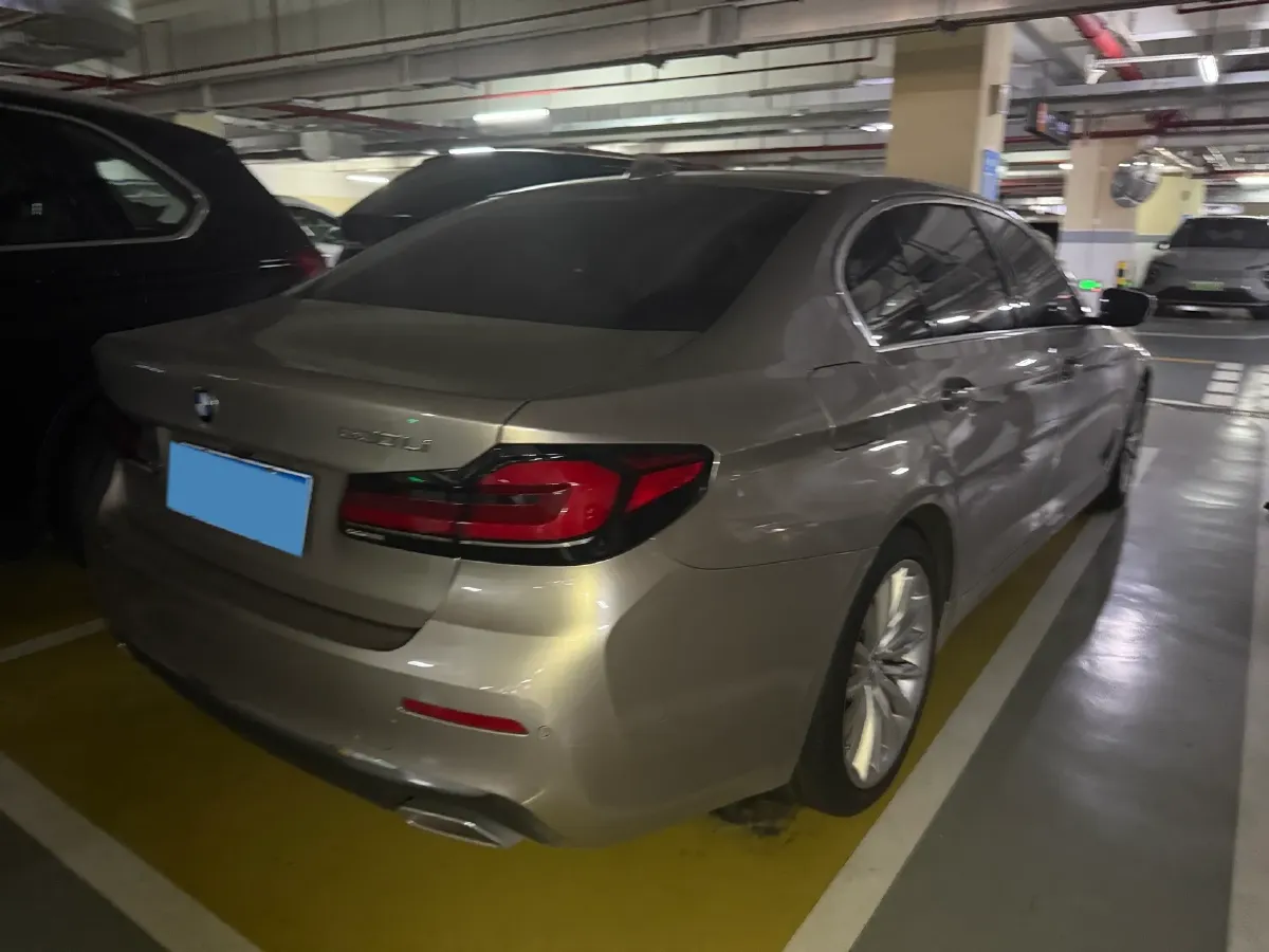 2022 BMW 5 Series 2.0T 252HP L4 8AT,autocango,china used car exporter,china ev exporter,chinese used car exporter,chinese used ev exporter