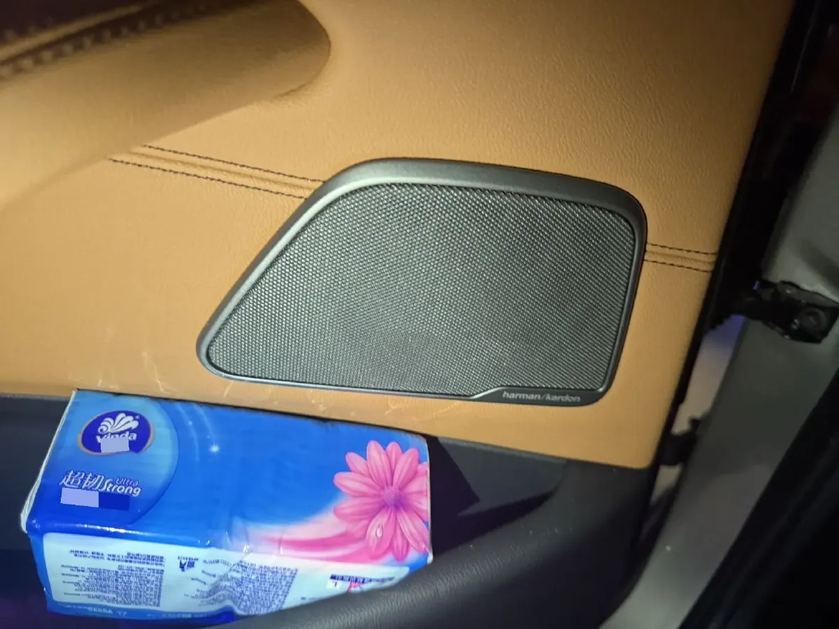 2022 BMW 5 Series 2.0T 252HP L4 8AT,autocango,china used car exporter,china ev exporter,chinese used car exporter,chinese used ev exporter