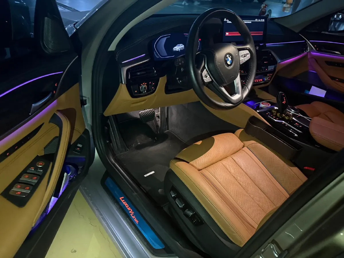 2022 BMW 5 Series 2.0T 252HP L4 8AT,autocango,china used car exporter,china ev exporter,chinese used car exporter,chinese used ev exporter