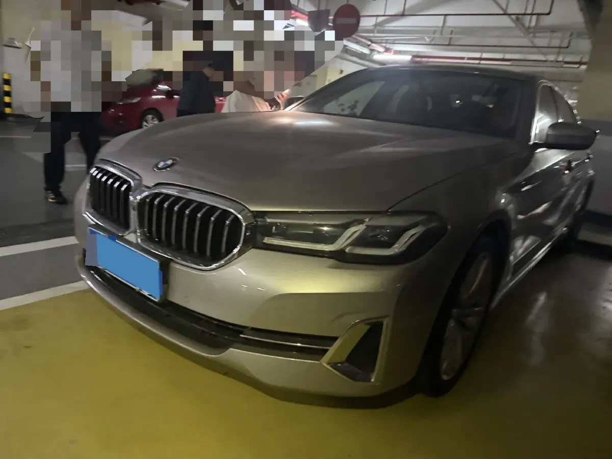 2022 BMW 5 Series 2.0T 252HP L4 8AT,autocango,china used car exporter,china ev exporter,chinese used car exporter,chinese used ev exporter