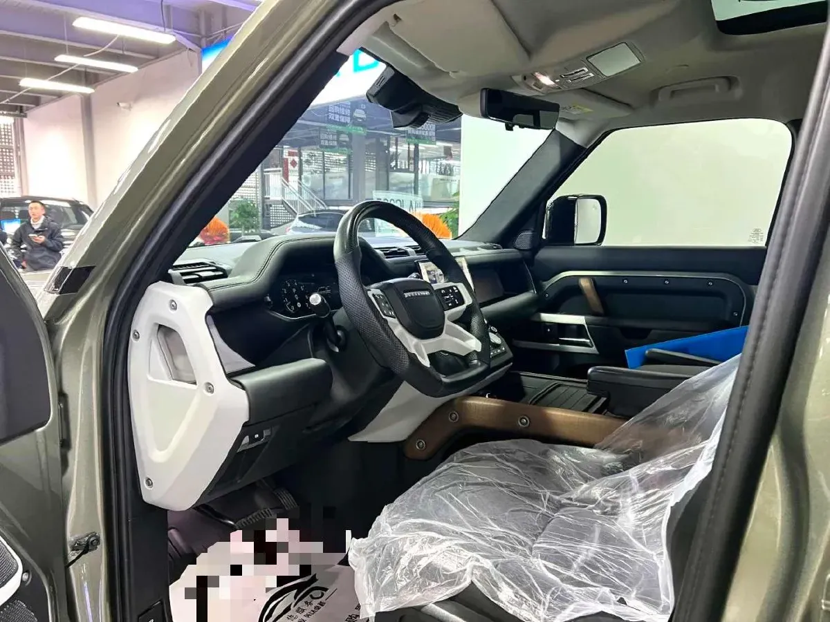 2022 Land Rover Defender 3.0T 400HP L6 8AT,autocango,china used car exporter,china ev exporter,chinese used car exporter,chinese used ev exporter