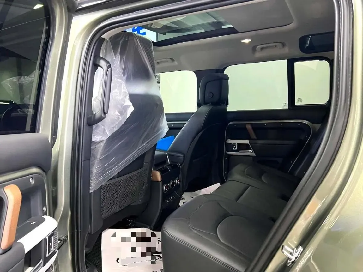 2022 Land Rover Defender 3.0T 400HP L6 8AT,autocango,china used car exporter,china ev exporter,chinese used car exporter,chinese used ev exporter