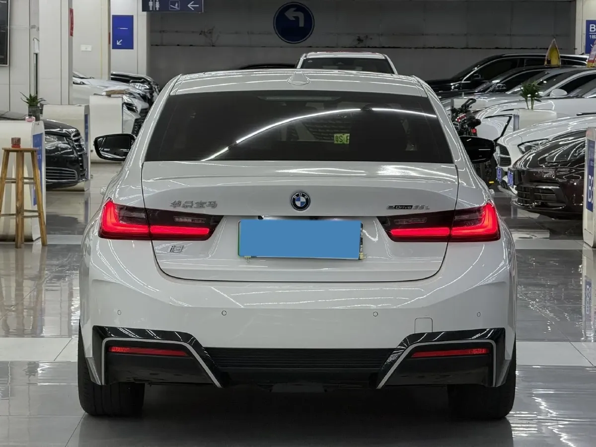 2024 BMW i3 BEV 70KWH,autocango,china used car exporter,china ev exporter,chinese used car exporter,chinese used ev exporter