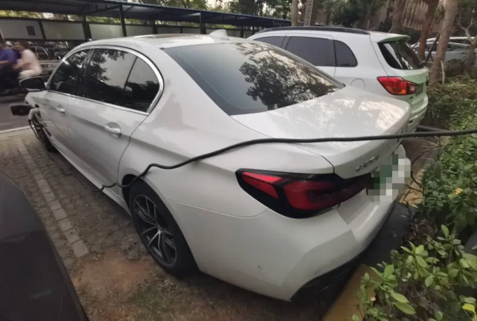 2021 BMW 5 Series 2.0T 184HP L4 8AT PHEV 17.7KWH,autocango,china used car exporter,china ev exporter,chinese used car exporter,chinese used ev exporter