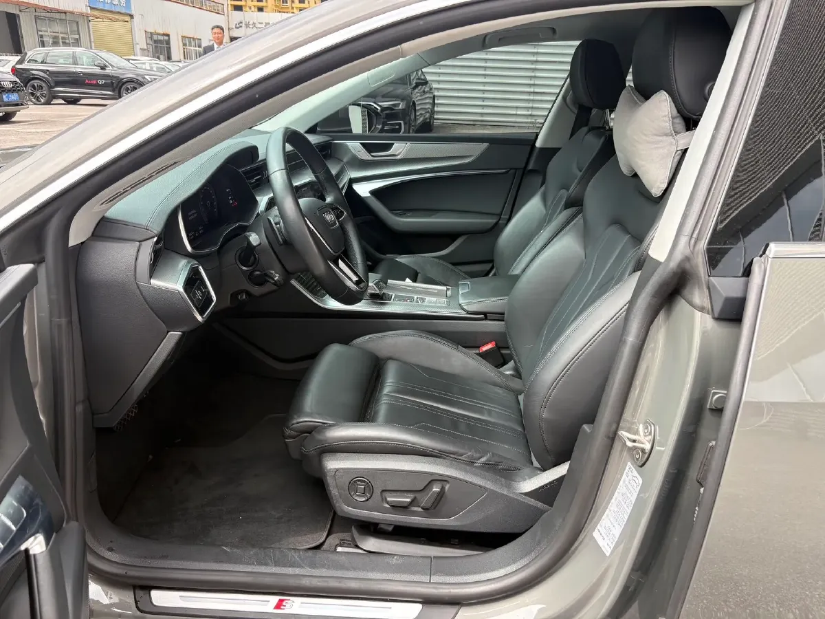 2023 Audi A7 2.0T 265HP L4 7DCT,autocango,china used car exporter,china ev exporter,chinese used car exporter,chinese used ev exporter