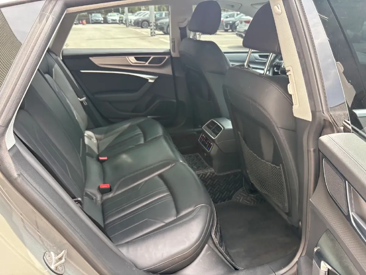 2023 Audi A7 2.0T 265HP L4 7DCT,autocango,china used car exporter,china ev exporter,chinese used car exporter,chinese used ev exporter