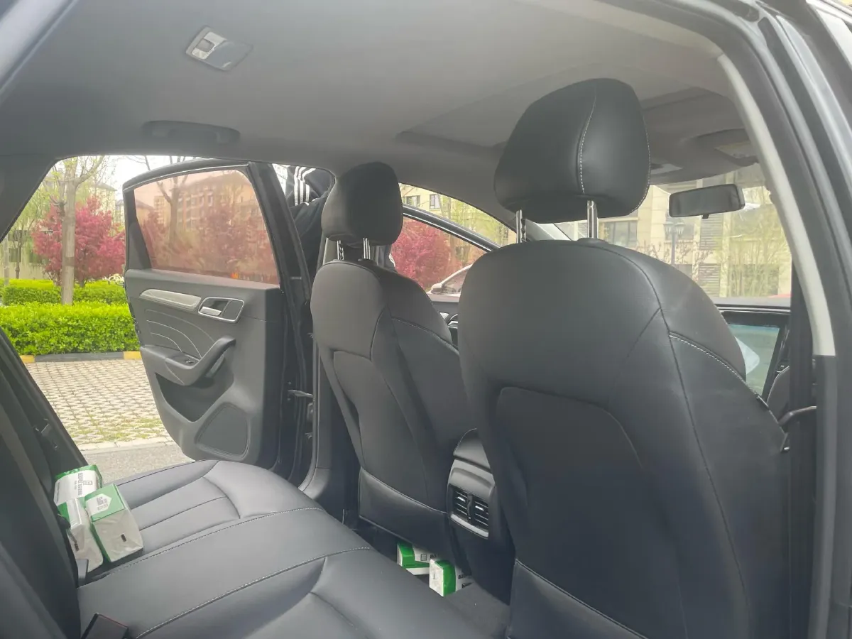 2017 Roewe i6 1.0T 125HP L3 2AT PHEV,autocango,china used car exporter,china ev exporter,chinese used car exporter,chinese used ev exporter