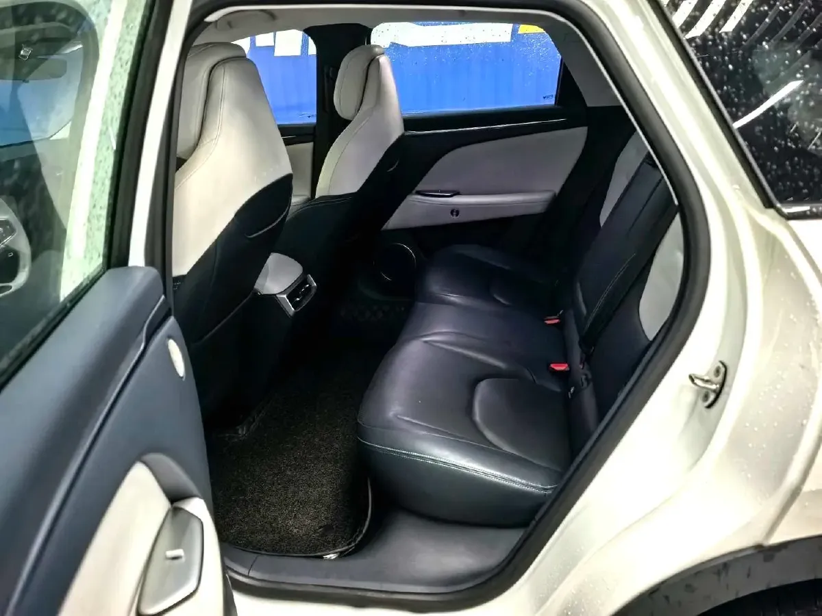 2024 HongQi H5 2.0T 224HP L4 8AT,autocango,china used car exporter,china ev exporter,chinese used car exporter,chinese used ev exporter