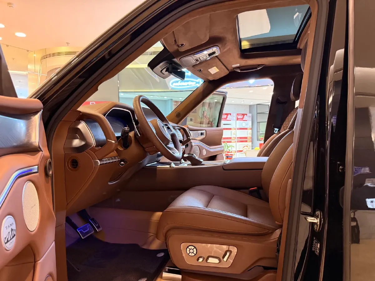 2024 Tank 700 3.0T 360HP V6 9AT PHEV 37.1KWH,autocango,china used car exporter,china ev exporter,chinese used car exporter,chinese used ev exporter