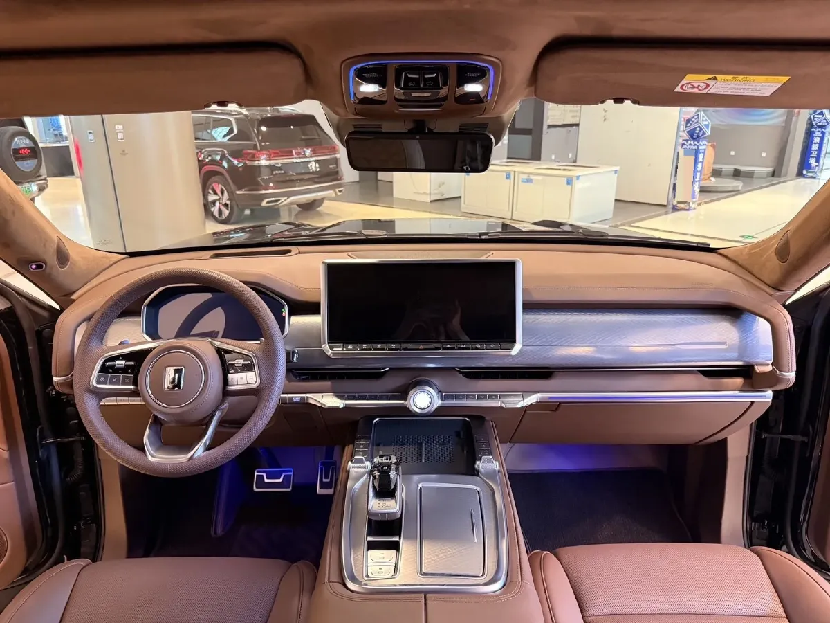 2024 Tank 700 3.0T 360HP V6 9AT PHEV 37.1KWH,autocango,china used car exporter,china ev exporter,chinese used car exporter,chinese used ev exporter