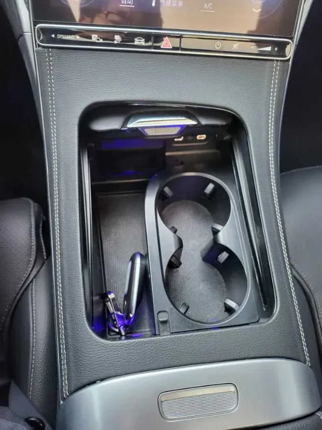 2024 Mercedes-Benz C Class 2.0T 204HP L4 9AT PHEV 25.4KWH,autocango,china used car exporter,china ev exporter,chinese used car exporter,chinese used ev exporter