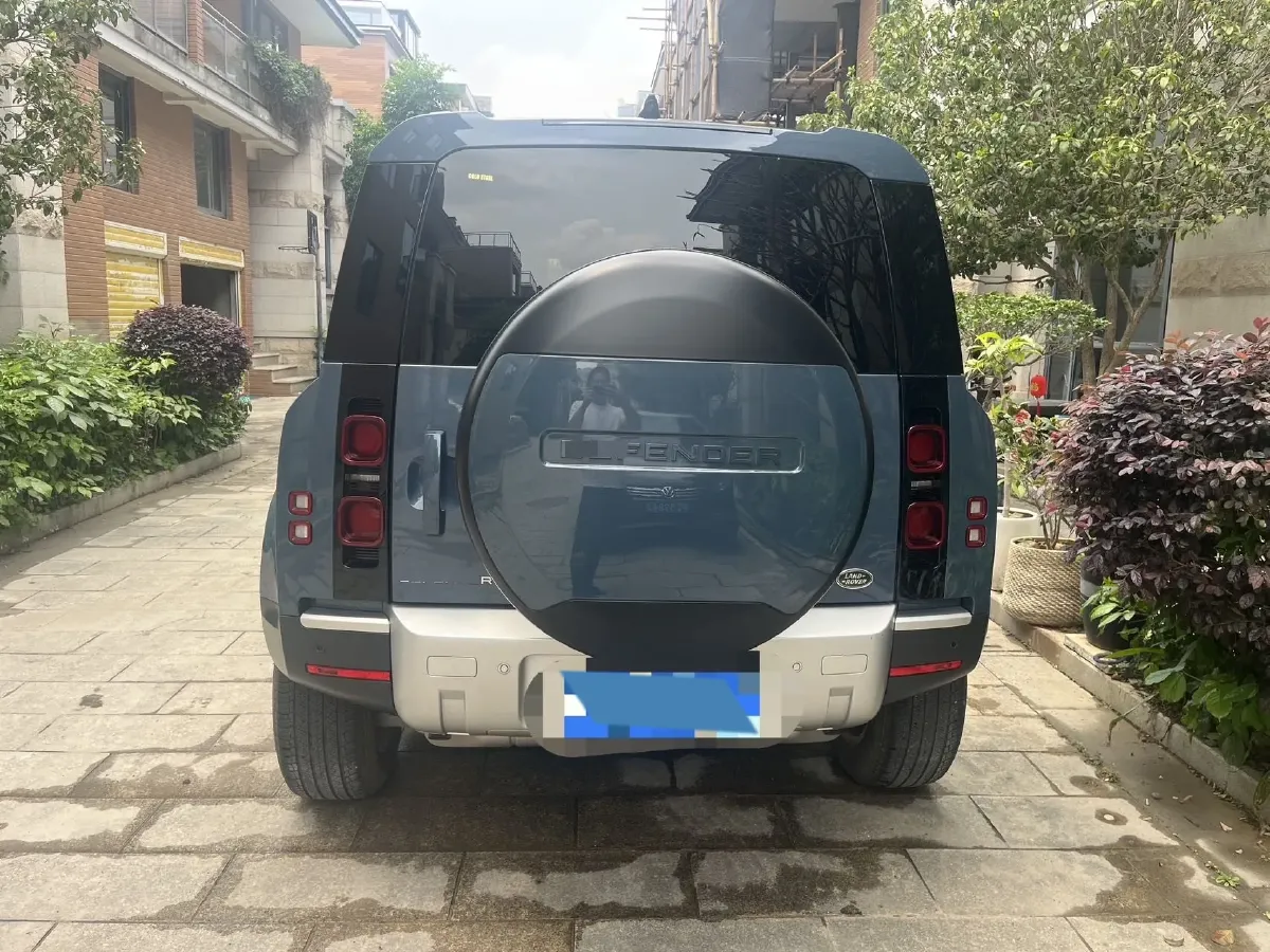 2023 Land Rover Defender 2.0T 300HP L4 8AT,autocango,china used car exporter,china ev exporter,chinese used car exporter,chinese used ev exporter