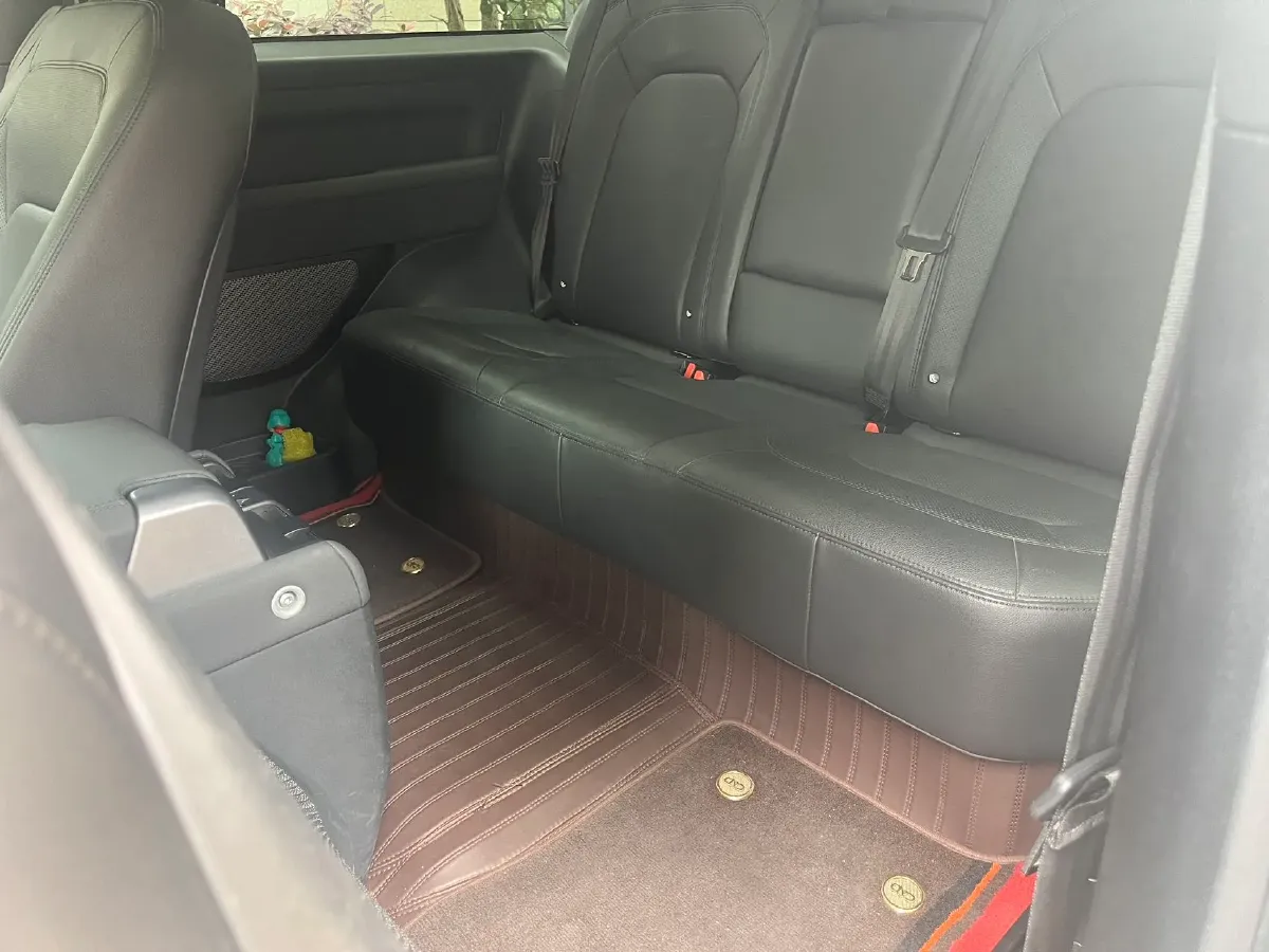 2023 Land Rover Defender 2.0T 300HP L4 8AT,autocango,china used car exporter,china ev exporter,chinese used car exporter,chinese used ev exporter