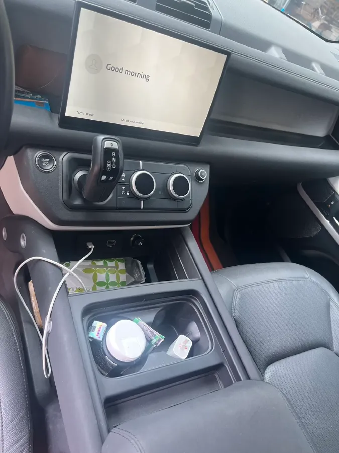 2023 Land Rover Defender 2.0T 300HP L4 8AT,autocango,china used car exporter,china ev exporter,chinese used car exporter,chinese used ev exporter