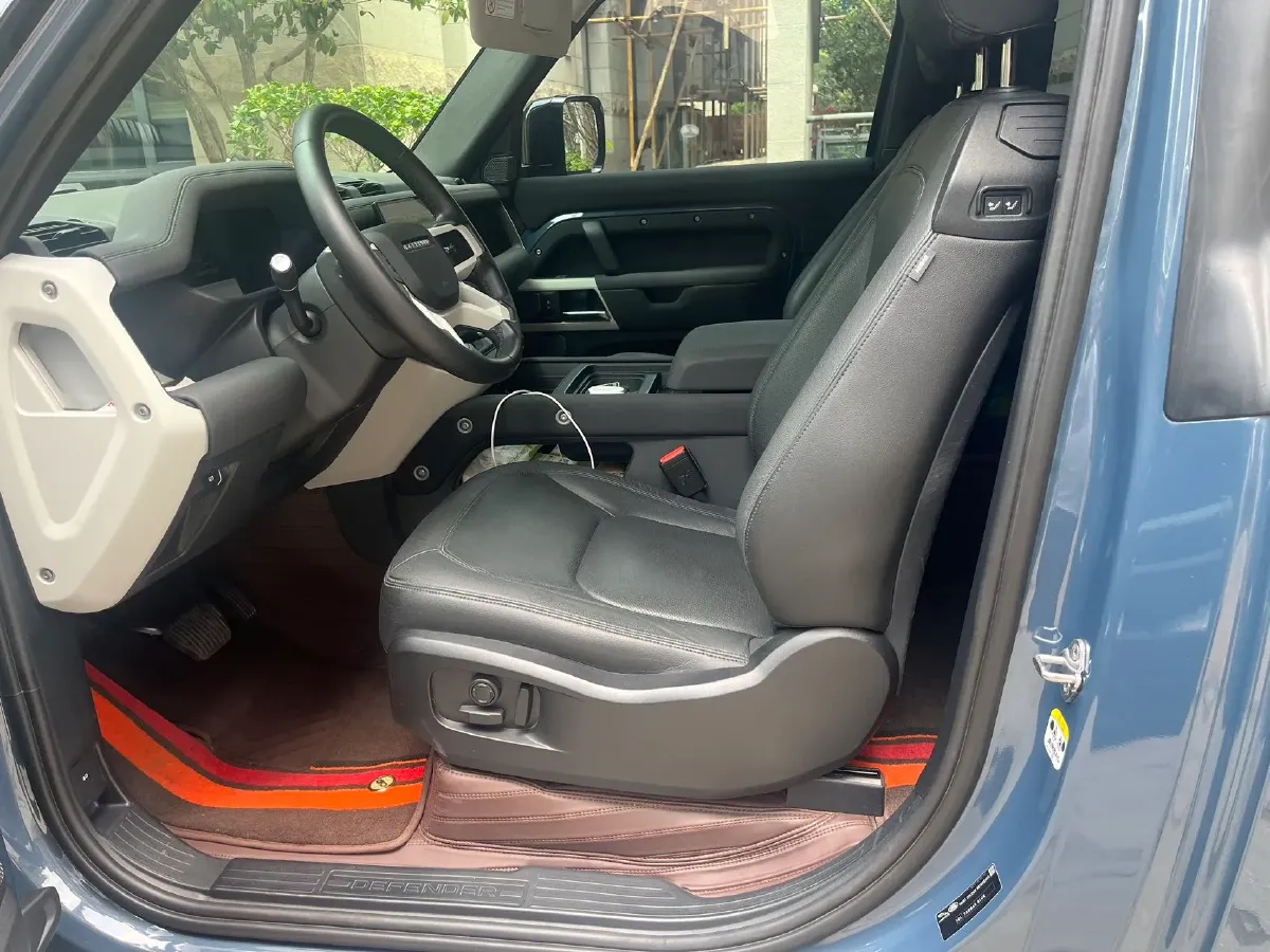 2023 Land Rover Defender 2.0T 300HP L4 8AT,autocango,china used car exporter,china ev exporter,chinese used car exporter,chinese used ev exporter