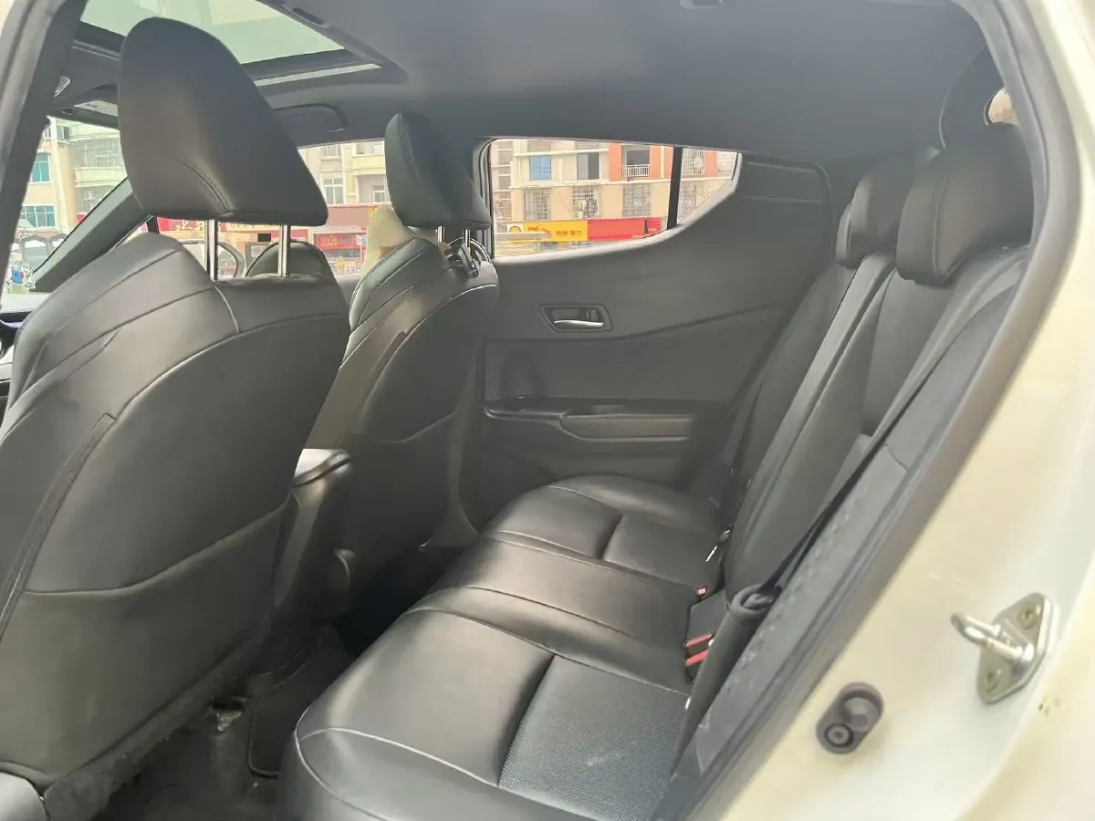 2020 Toyota C-HR 2.0L 171HP L4 CVT,autocango,china used car exporter,china ev exporter,chinese used car exporter,chinese used ev exporter