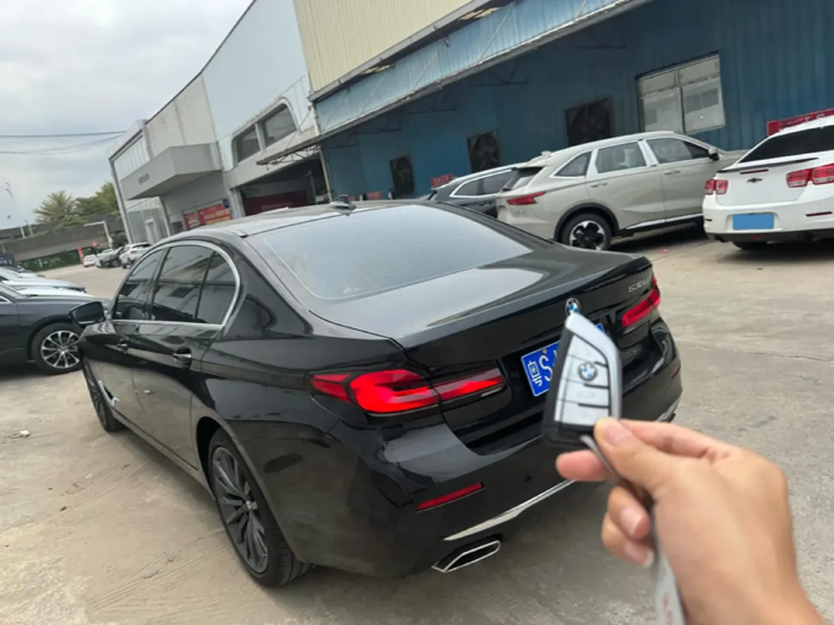 2022 BMW 5 Series 2.0T 252HP L4 8AT,autocango,china used car exporter,china ev exporter,chinese used car exporter,chinese used ev exporter