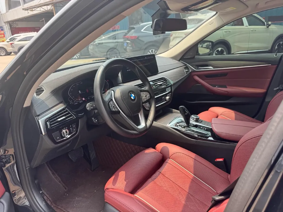 2022 BMW 5 Series 2.0T 252HP L4 8AT,autocango,china used car exporter,china ev exporter,chinese used car exporter,chinese used ev exporter