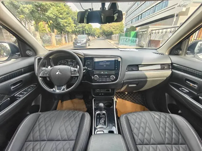 2021 Mitsubishi Outlander 2.4L 192HP L4 CVT,autocango,china used car exporter,china ev exporter,chinese used car exporter,chinese used ev exporter