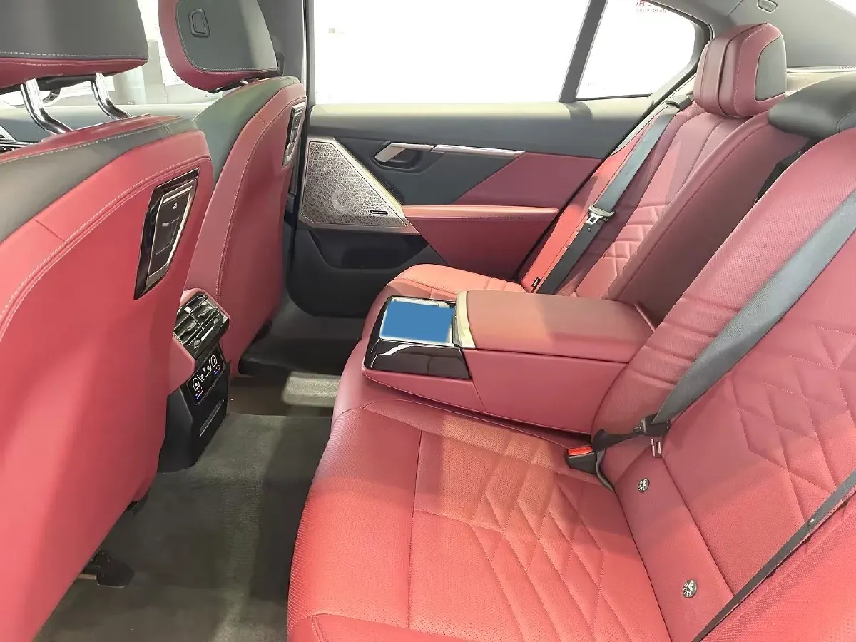 2025 BMW 5 Series 2.0T 258HP L4 8AT,autocango,china used car exporter,china ev exporter,chinese used car exporter,chinese used ev exporter