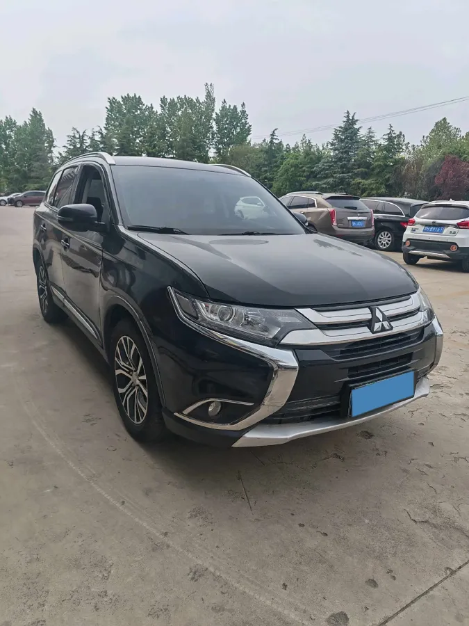 2018 Mitsubishi Outlander 2.0L 166HP L4 CVT,autocango,china used car exporter,china ev exporter,chinese used car exporter,chinese used ev exporter