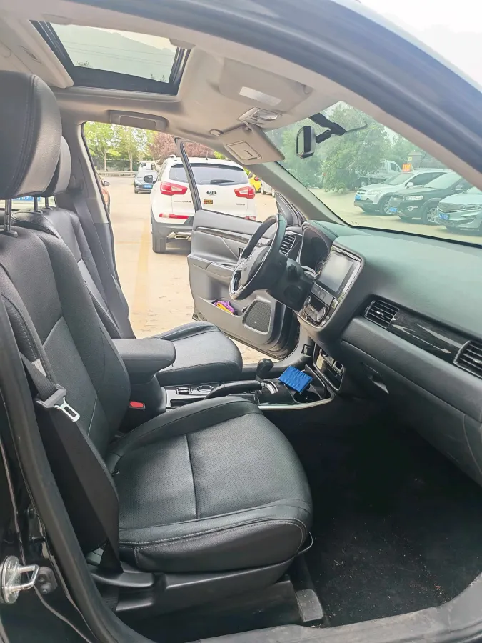 2018 Mitsubishi Outlander 2.0L 166HP L4 CVT,autocango,china used car exporter,china ev exporter,chinese used car exporter,chinese used ev exporter