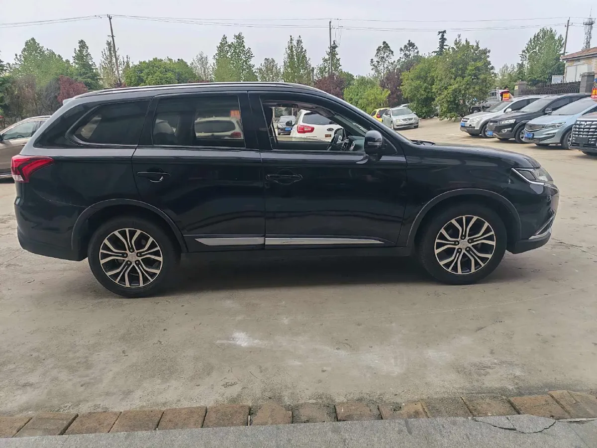 2018 Mitsubishi Outlander 2.0L 166HP L4 CVT,autocango,china used car exporter,china ev exporter,chinese used car exporter,chinese used ev exporter