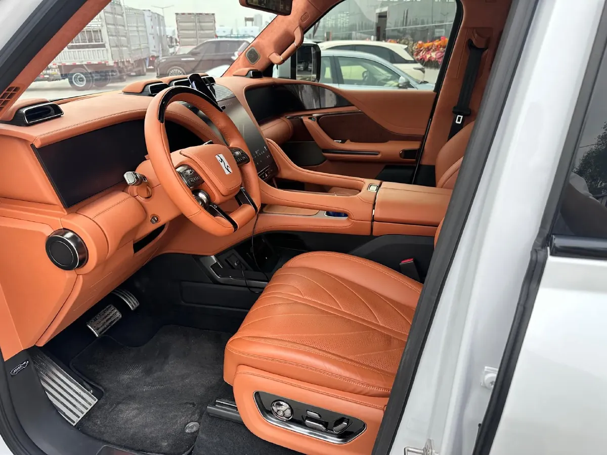 2023 YangWang U8 2.0T 272HP L4 REEV 49.05KWH,autocango,china used car exporter,china ev exporter,chinese used car exporter,chinese used ev exporter