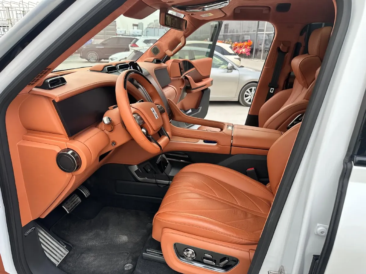 2023 YangWang U8 2.0T 272HP L4 REEV 49.05KWH,autocango,china used car exporter,china ev exporter,chinese used car exporter,chinese used ev exporter