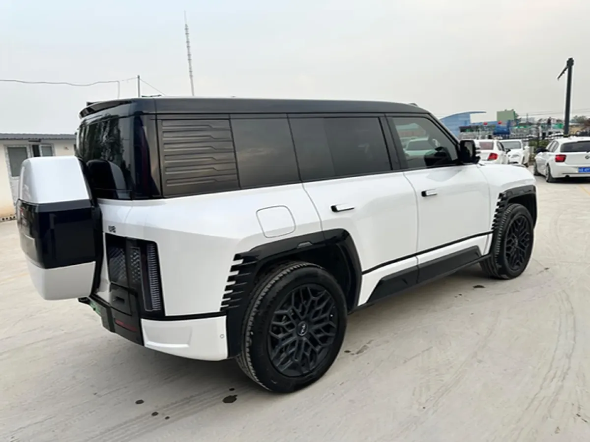 2023 YangWang U8 2.0T 272HP L4 REEV 49.05KWH,autocango,china used car exporter,china ev exporter,chinese used car exporter,chinese used ev exporter