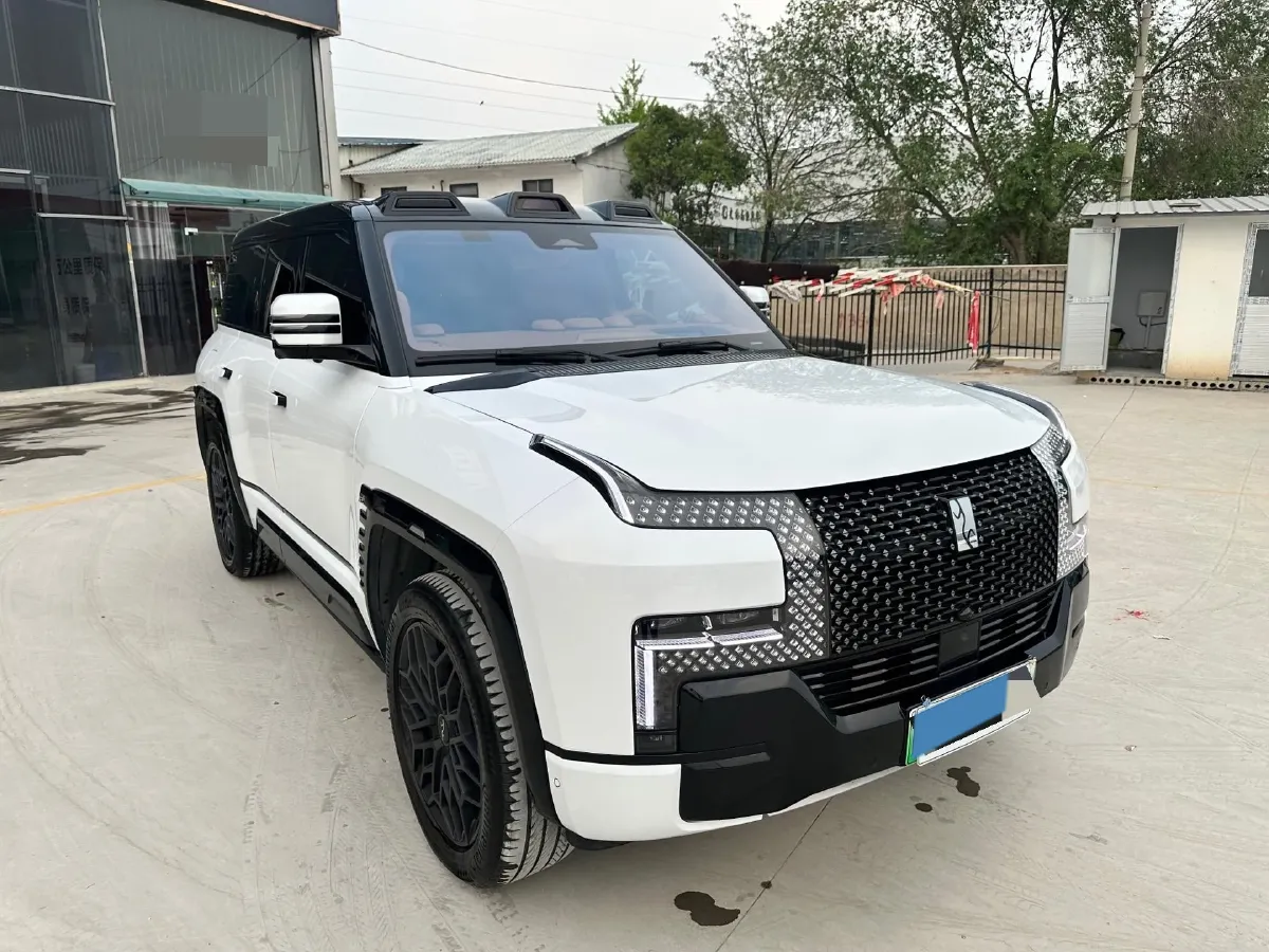 2023 YangWang U8 2.0T 272HP L4 REEV 49.05KWH,autocango,china used car exporter,china ev exporter,chinese used car exporter,chinese used ev exporter
