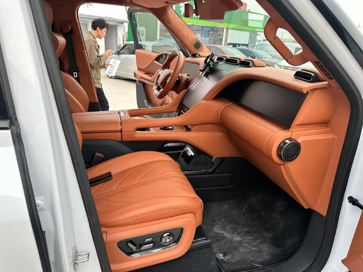 2023 YangWang U8 2.0T 272HP L4 REEV 49.05KWH,autocango,china used car exporter,china ev exporter,chinese used car exporter,chinese used ev exporter