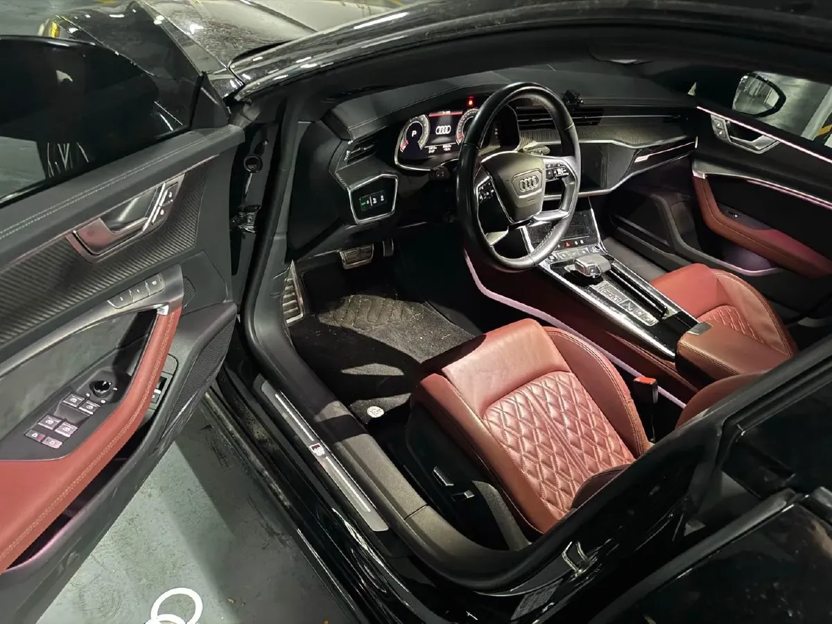 2024 Audi A7L 2.0T 245HP L4 7DCT,autocango,china used car exporter,china ev exporter,chinese used car exporter,chinese used ev exporter