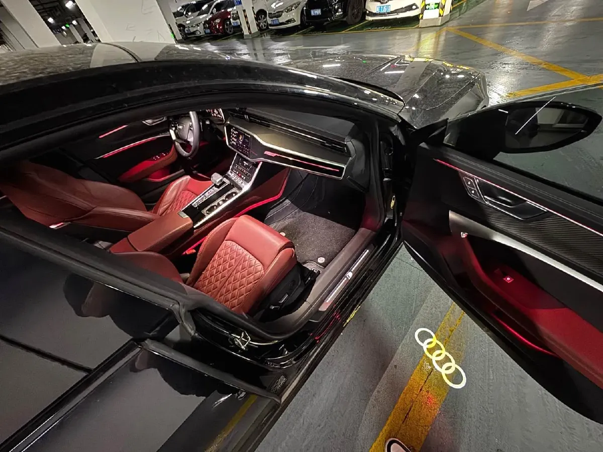 2024 Audi A7L 2.0T 245HP L4 7DCT,autocango,china used car exporter,china ev exporter,chinese used car exporter,chinese used ev exporter